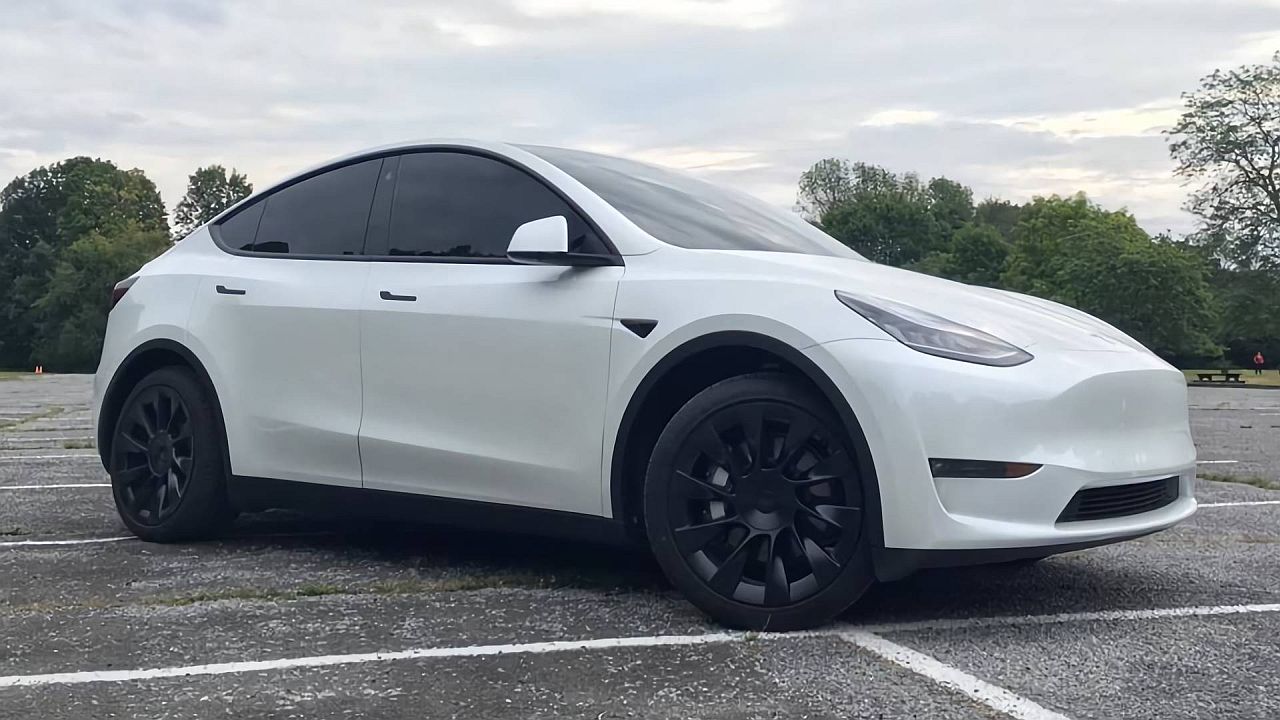 Tesla Model Y MIC